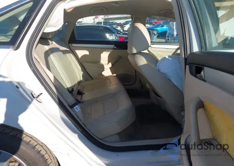 2012 Volkswagen Passat 2.5L Se z USA, uszkodzony, nr VIN 1VWBP7A35CC019763